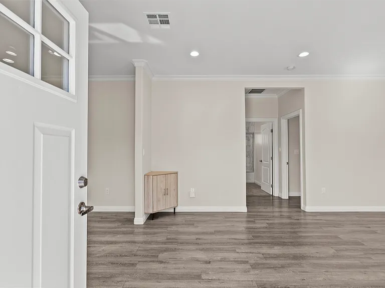6715 Cedros Ave — Photo 1