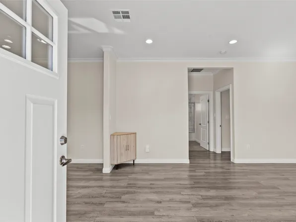 6715 Cedros Ave, Van Nuys, CA 91405