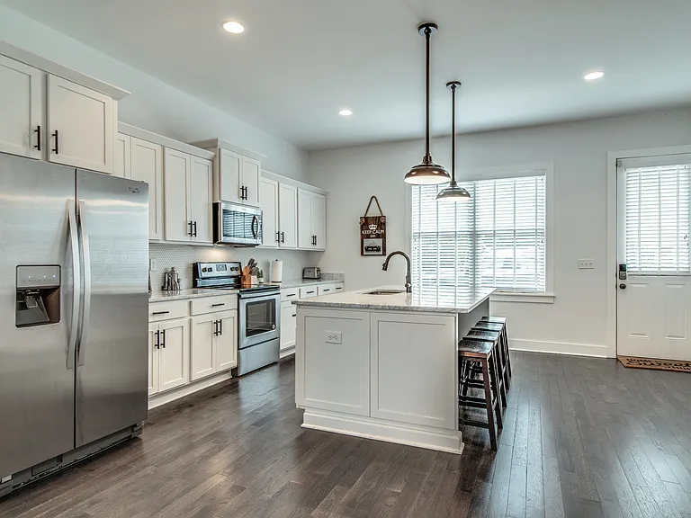 418 Douglas Ave — Photo 13