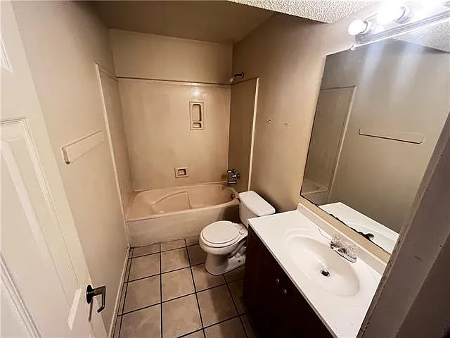 612 Rue Saint Martin #D — Photo 6