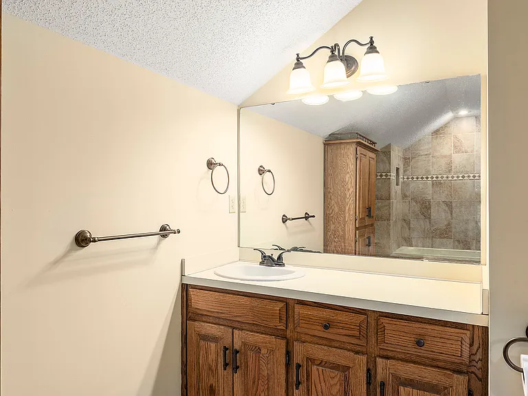 3753 N Pickwick Ave — Photo 18