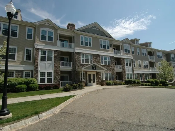 7112 Polk Dr, Wharton, NJ 07885