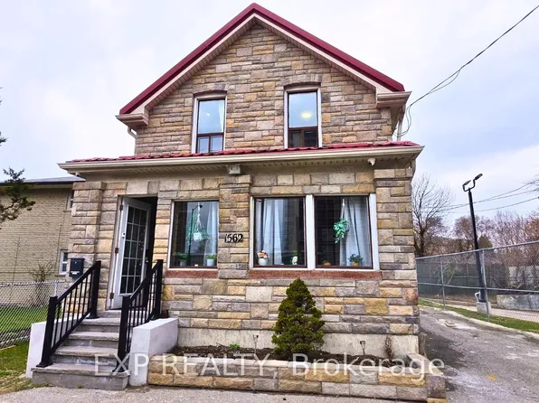 1562 Jane St, Toronto, ON M9N 2R6