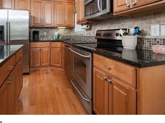 5th image of 1743 Asbury Ave #B