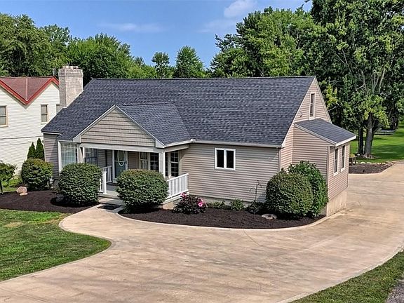 3rd image of 32618 Detroit Rd