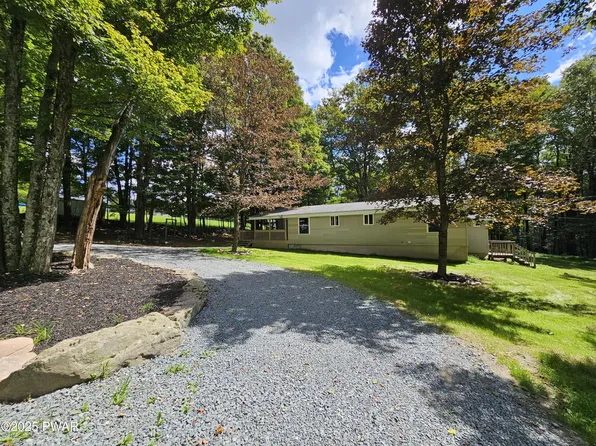 108 Scenic Ln, Greentown, PA 18426