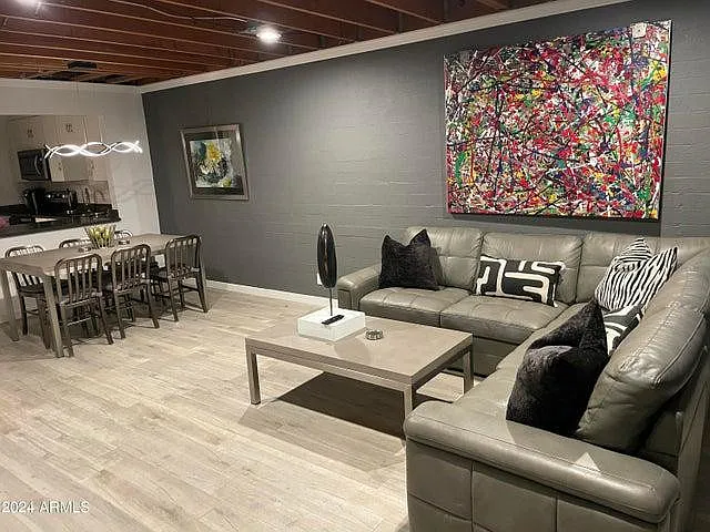 2 bed, 1.5 bath, 1039 sqft, $2,050 — Photo 3