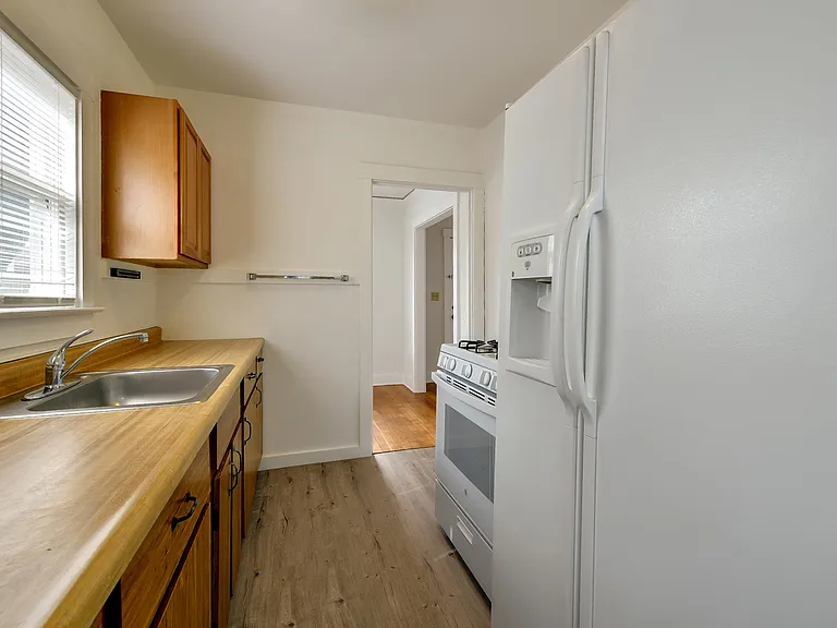 1430 Mercy St — Photo 7