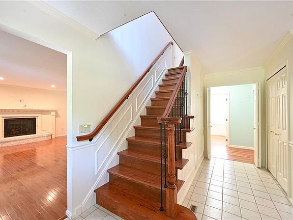 3rd image of 27271 Forsythia Dr