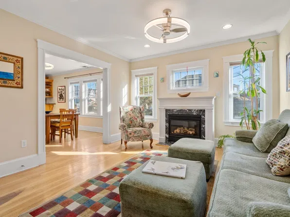 129 Hillside Rd #2, Watertown, MA 02472