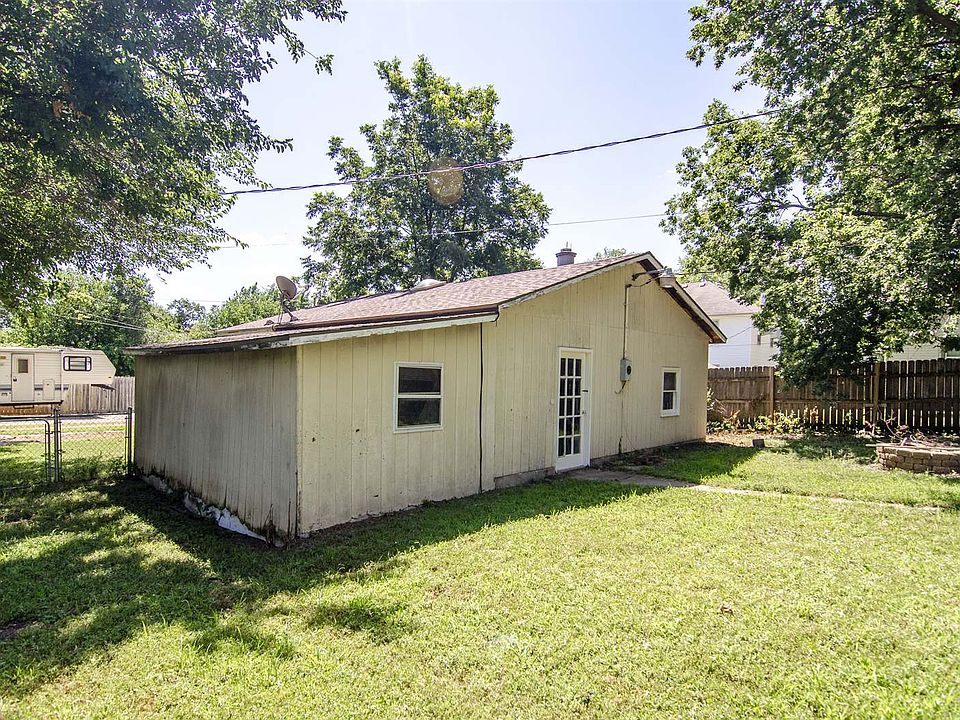 803 N Olive St, Abilene, KS 67410 Zillow