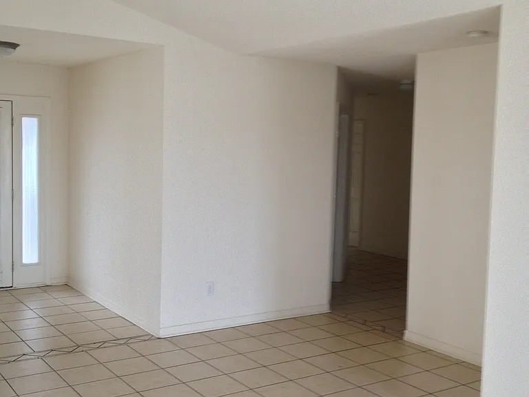 2704 Hampton Park Cir — Photo 1