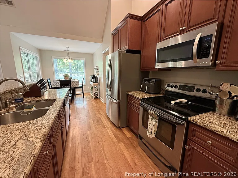 275 Maplewood Dr — Photo 8
