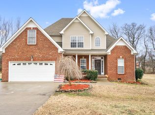 611 Glenstone Springs Dr, Clarksville, TN 37043