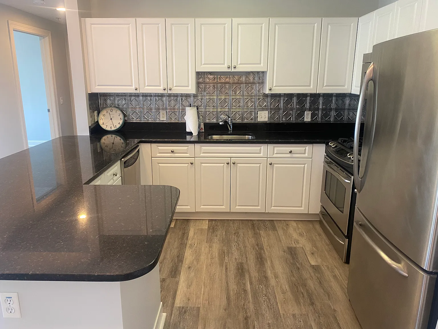2 bed, 1093 sqft, $2,600 — Photo 3