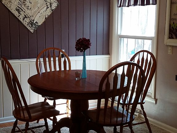 Kitchen -eat in dining area