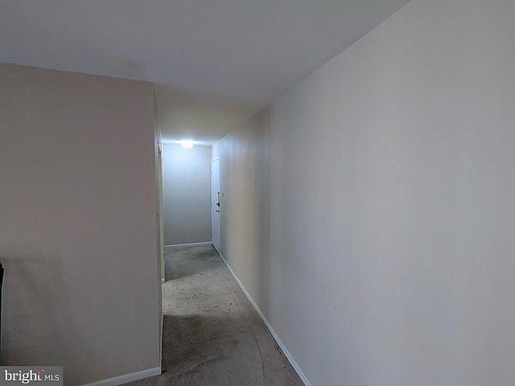4th image of 15 Canterbury Sq APT 202