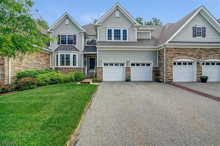 1st image of 11 Whitbay Dr