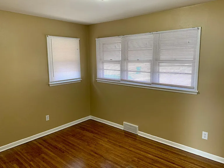 2938 S Washington Ave — Photo 10