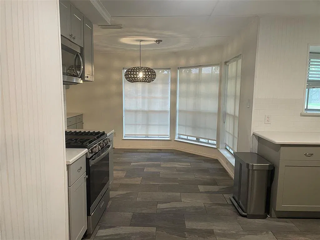 3 bed, 3.0 bath, 2597 sqft, $3,000 — Photo 3