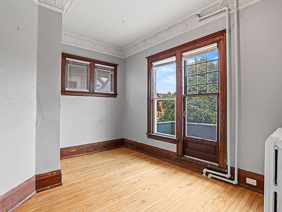 3rd image of 2933 N Maryland Ave