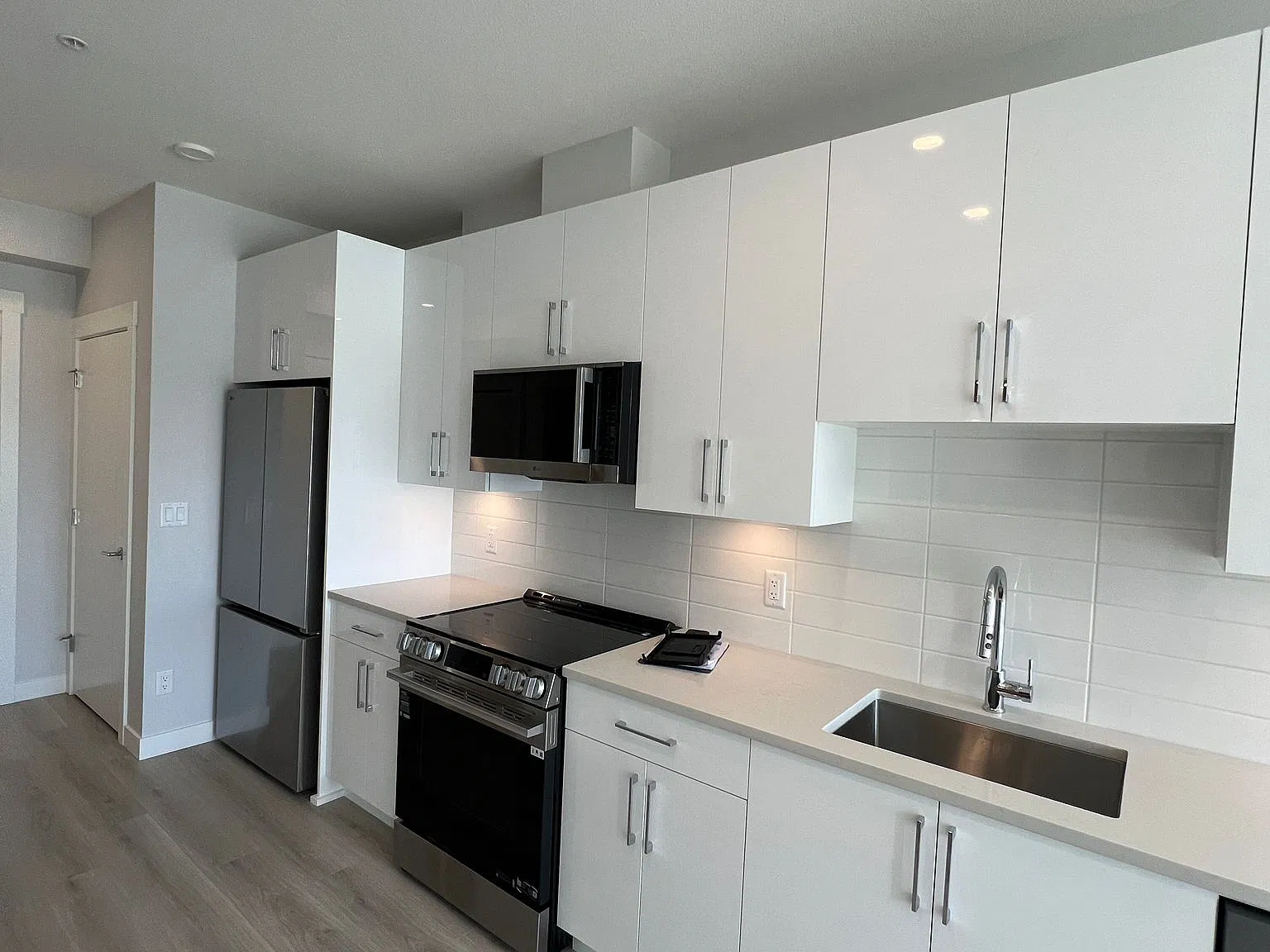 2 bed, 1.0 bath, 520 sqft, $1,595 — Photo 3