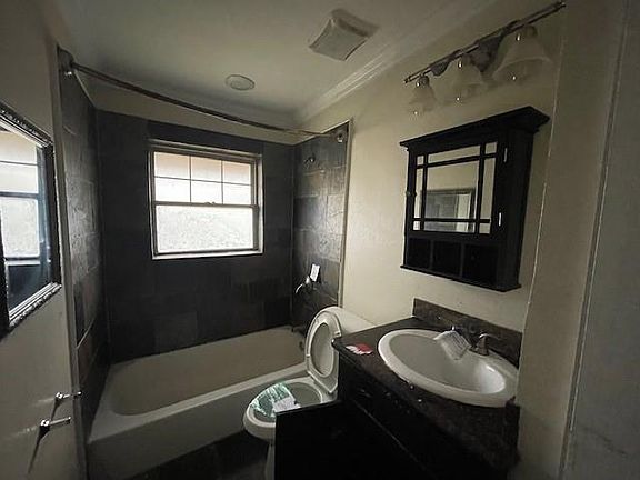5th image of 3511 Herald St