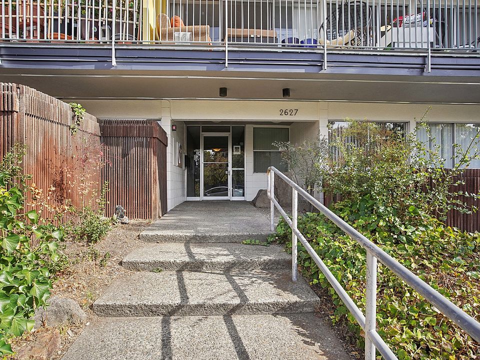 Main entrance door of the apartment building at 2627 Hillegass Ave, Berkeley, CA 94704, USA