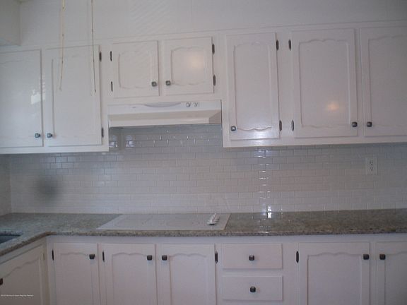 5th image of 385 B Chatham Ct