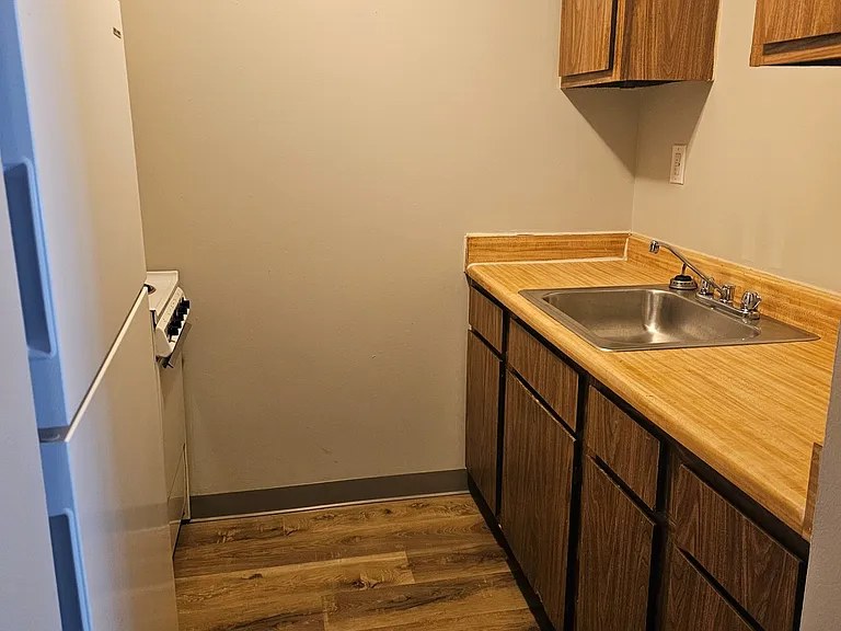 Carbondale Towers — Photo 14
