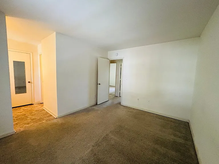 105 Sherwood Ct — Photo 10