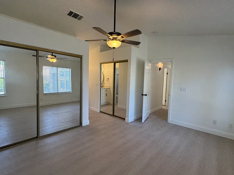2304 E Decatur Ave — Photo 9