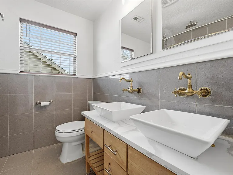 2044 Des Jardines St — Photo 20