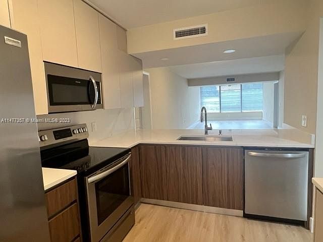 1st image of 1506 Whitehall Dr APT 204