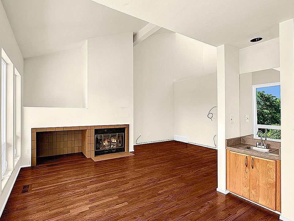 1st image of 15712 NE 70th Ct #15712