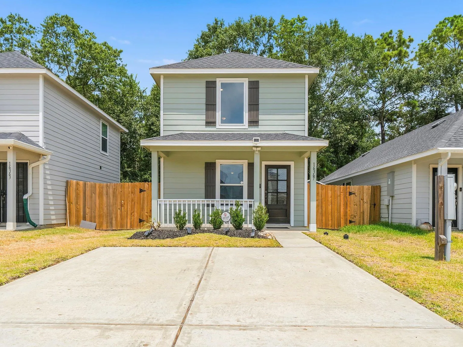 2 bed, 2.0 bath, 1024 sqft, $1,295 — Photo 1