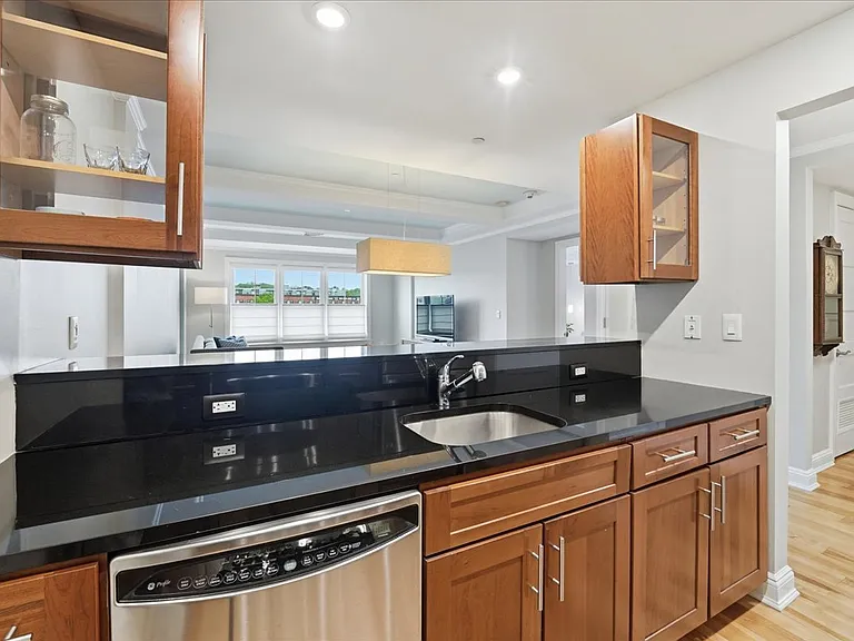 225 Stanley Ave #313 — Photo 8
