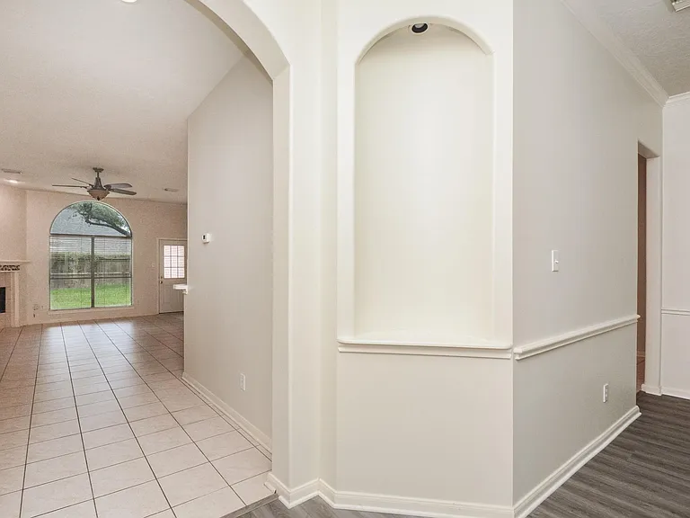 918 Tennyson Dr — Photo 6
