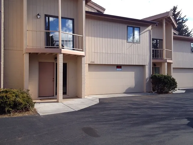 2920 N Fairview Dr — Photo 1