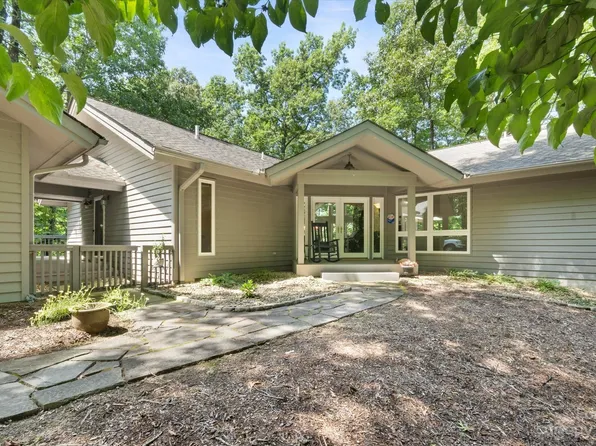 330 Jump Creek Rd, Hendersonville, NC 28739