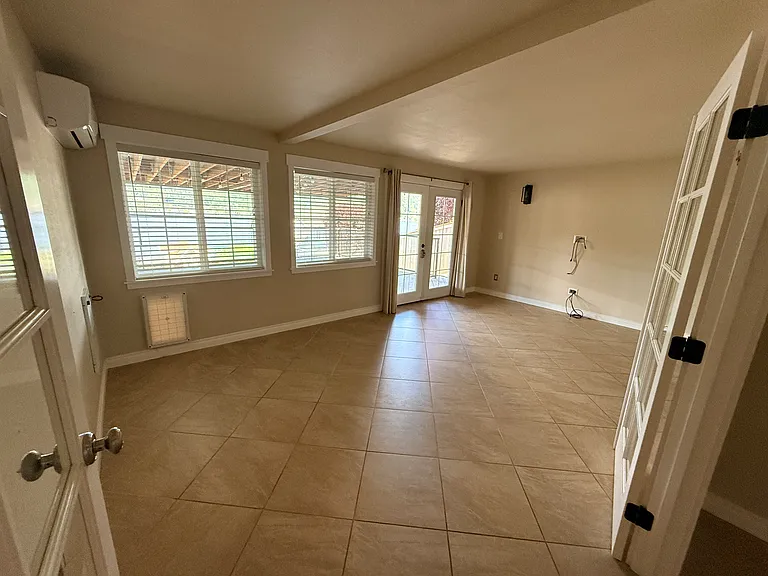 2524 W Lake Sammamish Pkwy NE — Photo 10