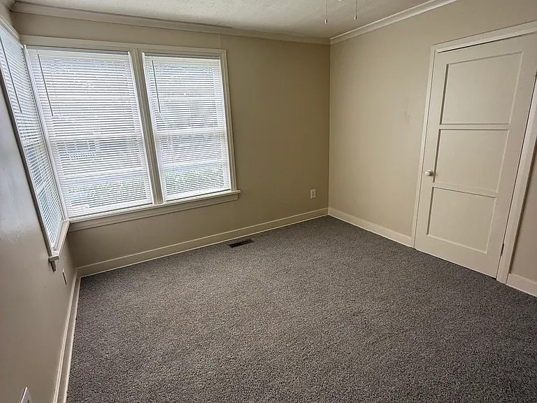 5823 Cantrell Rd — Photo 15