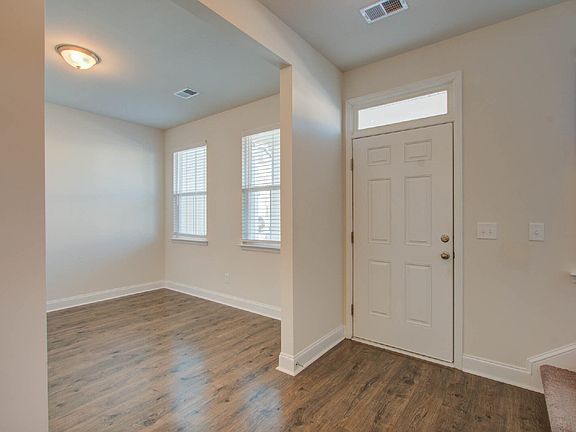 2nd image of 7821 Montview Rd