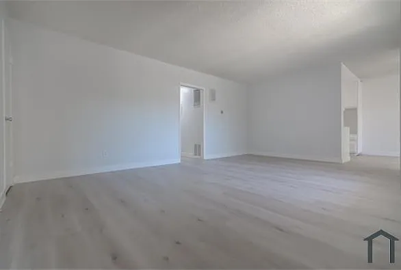 4060 Stevely Ave #19 — Photo 8