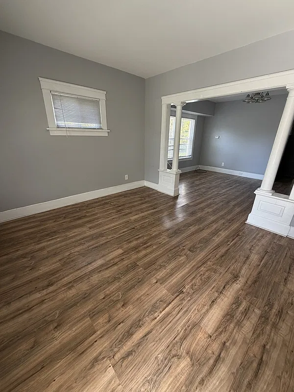 2 bed, 1.0 bath, 877 sqft, $1,050 — Photo 1