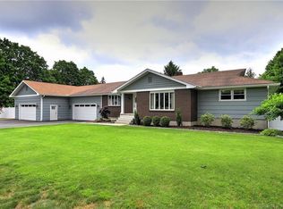 226 Mohegan Rd, Shelton, CT 06484