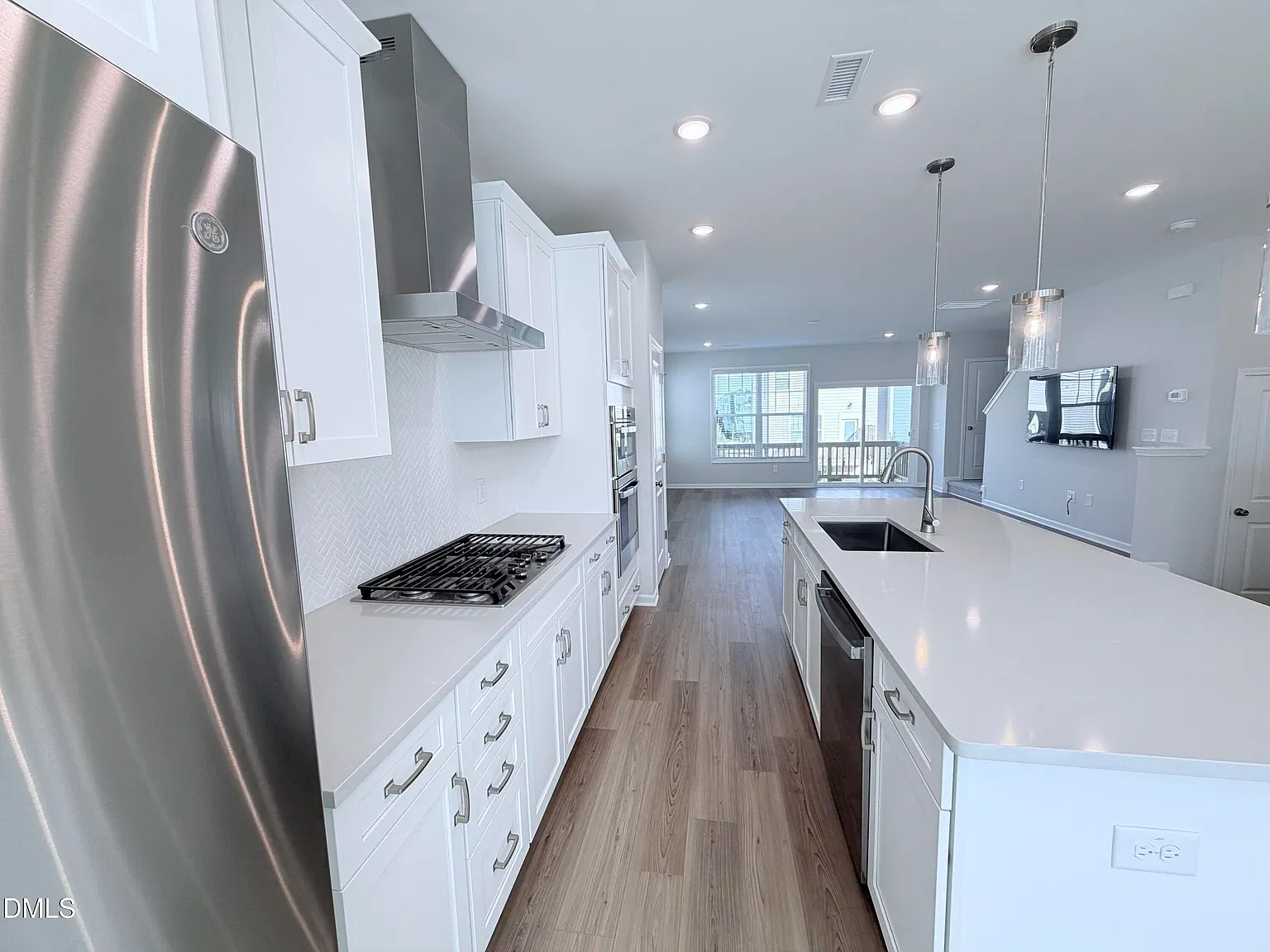 4 bed, 3.5 bath, 2227 sqft, $2,600 — Photo 4