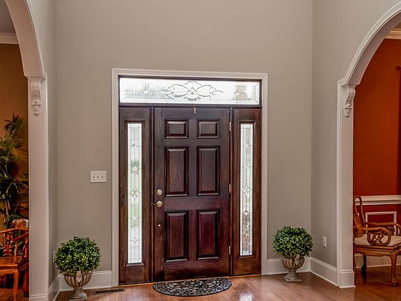 3rd image of 7331 Bellingham Dr
