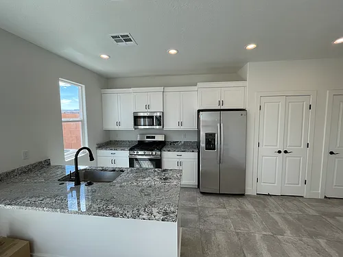 272 N 2470 W Photo 1