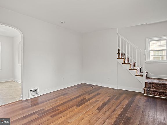 4th image of 151 Belview Ave